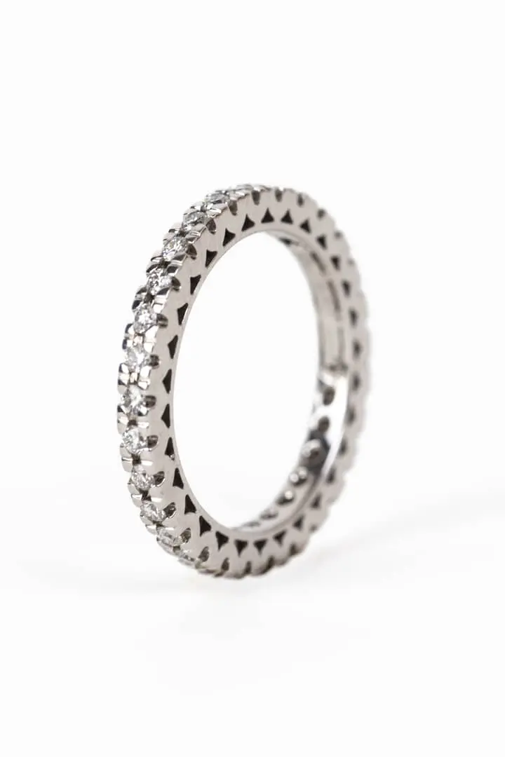 Anello in oro bianco con diamanti