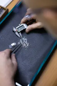 Misurazione diamanti a Mille828.